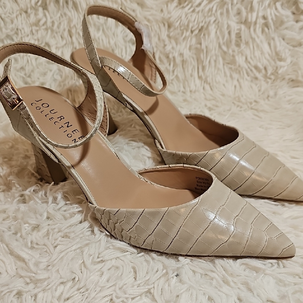 Journee Collection Textured Tan Heels